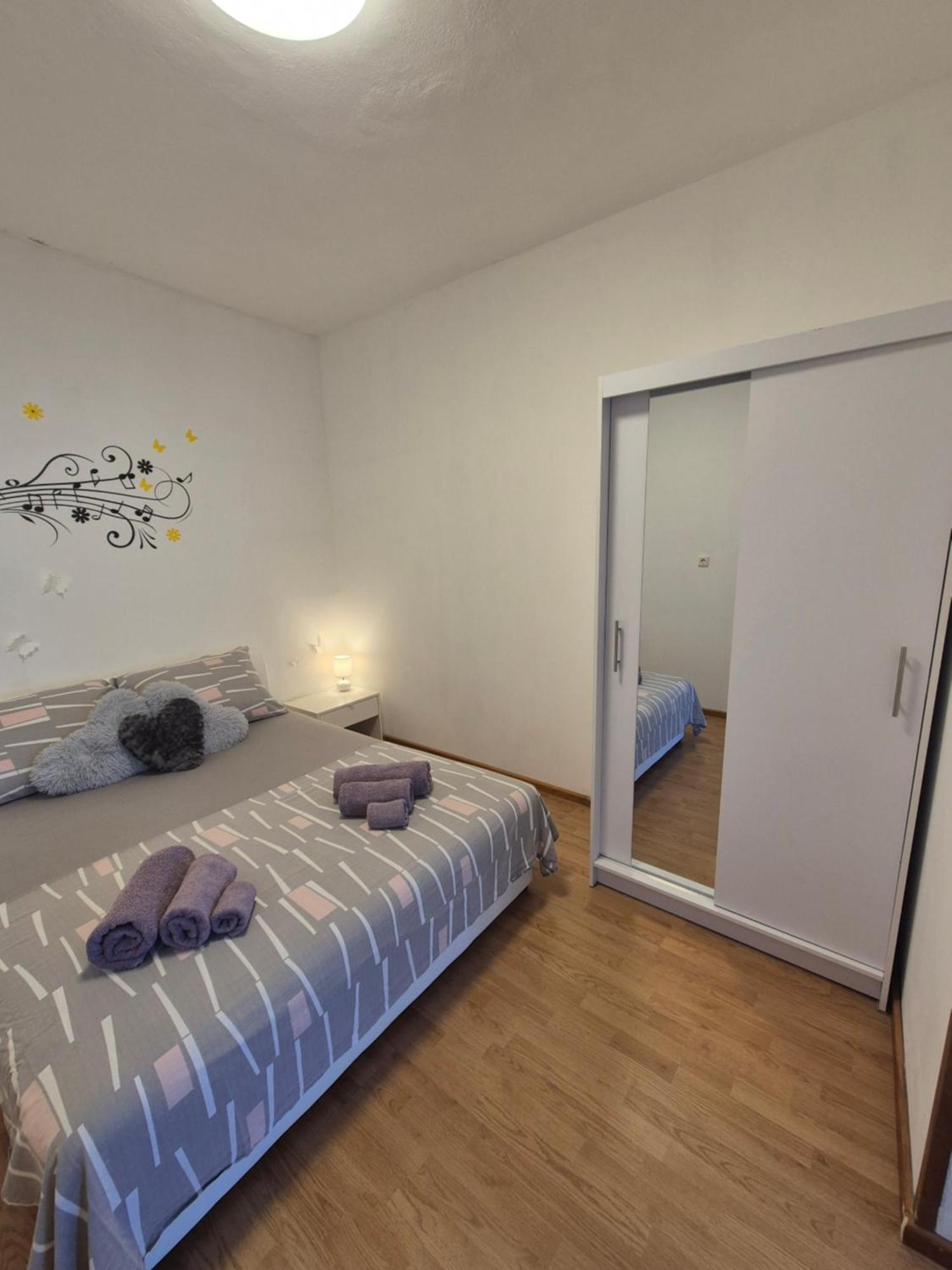 Apartment Karla Komiža Екстериор снимка